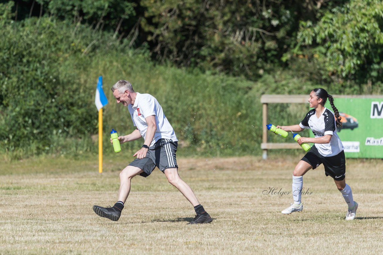 Bild 359 - wBJ TuRa Meldorf/Buesum - JFV Luebeck : Ergebnis: 1:0